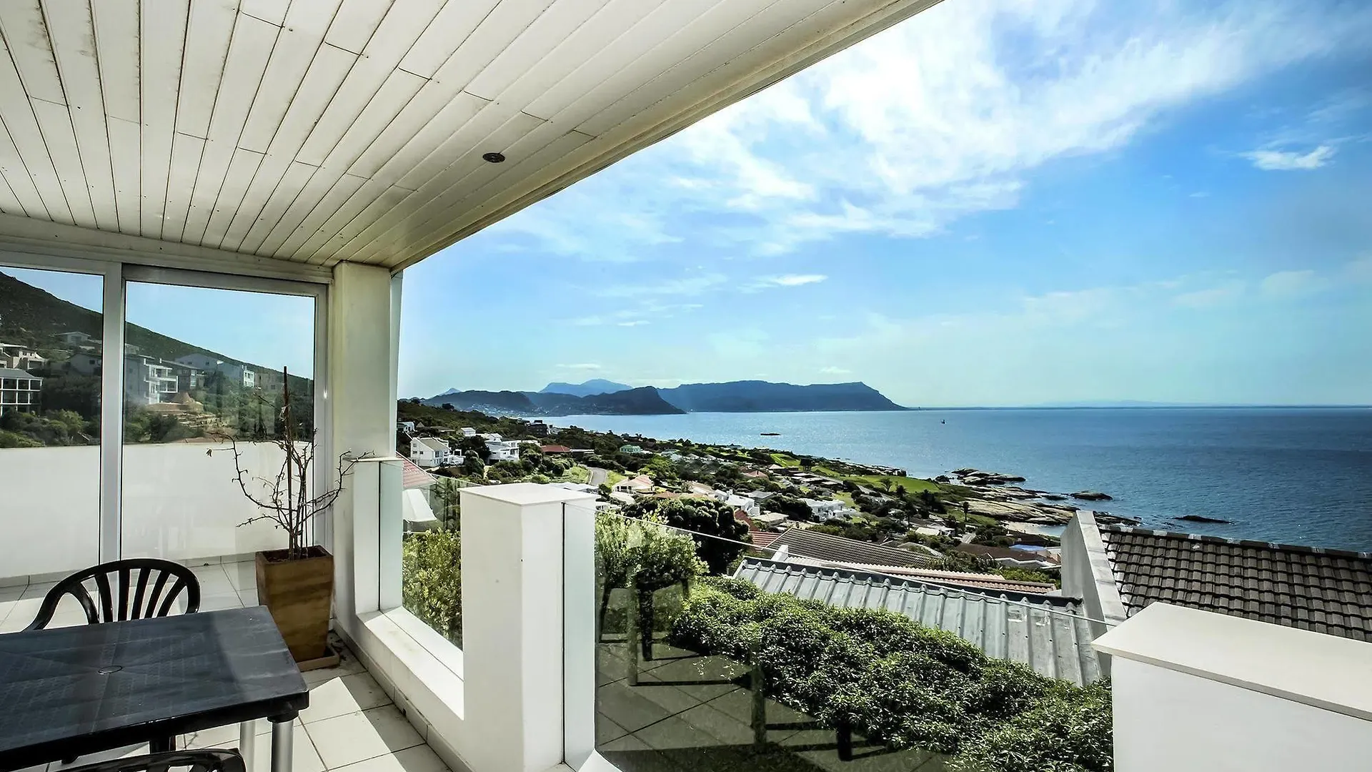 Hotel Penguinden Simonʼs Town 4*,
